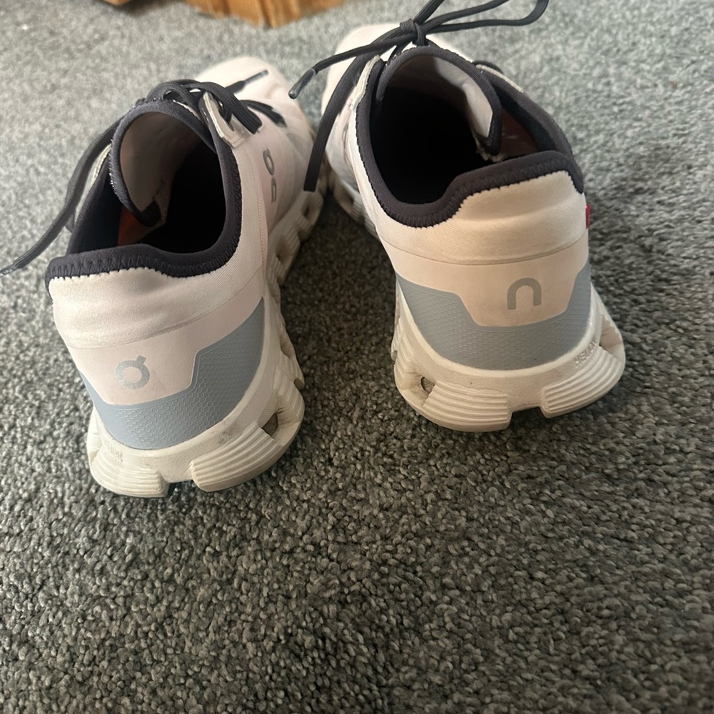 On Running Cloud Sneakers in Gray/pink and White - Picture 5 of 7